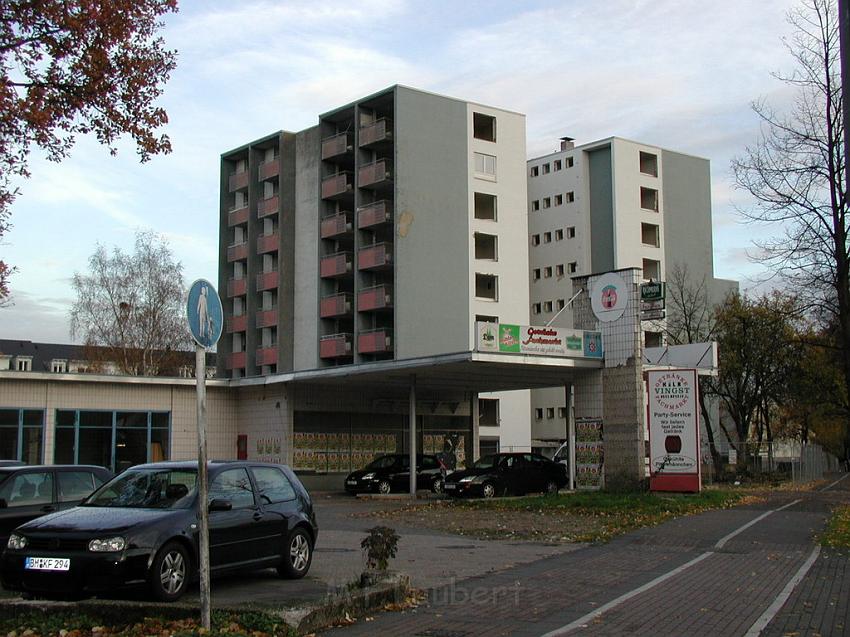 Abriss Hochaus Koeln Vingst 15.JPG